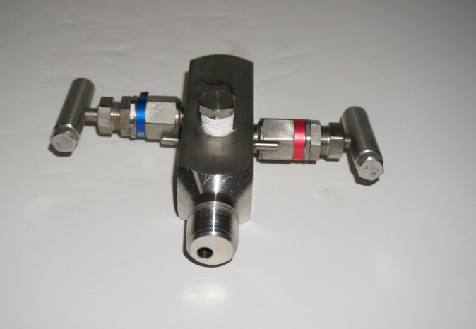 EMERSON ROSEMOUNT C306RT22BA11 ZWEI-WEGE-VERTEILER 316 SST C30610-1126-0000 Ventil